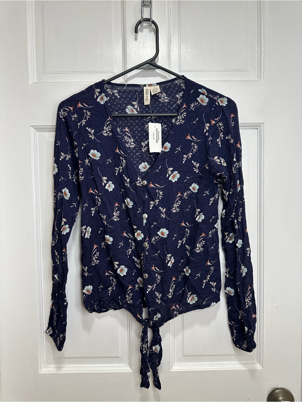 Sky & Sparrow Button Front Floral Tie Front Top in Navy Size Small NWT Tilly’s